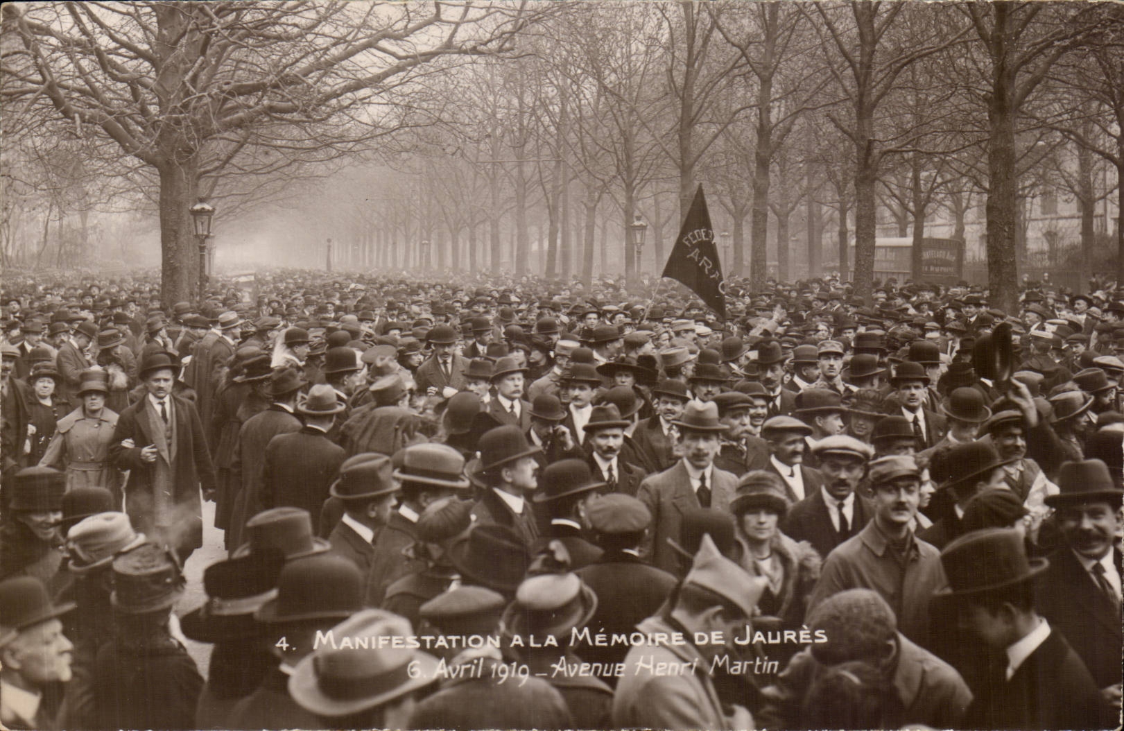 Paris CPA Manifestation a la memoire de Jaures 6 avril 1919 Avenue Henri Martin (politique socialiste)