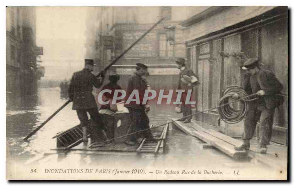 Overstromingen in Parijs (Januari 1910) — Een Boot op de Rue de la Bucherie — LL