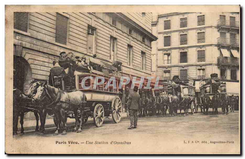 Paris Vecu CPA Une station d'omnibus TOP (chevaux voiture)