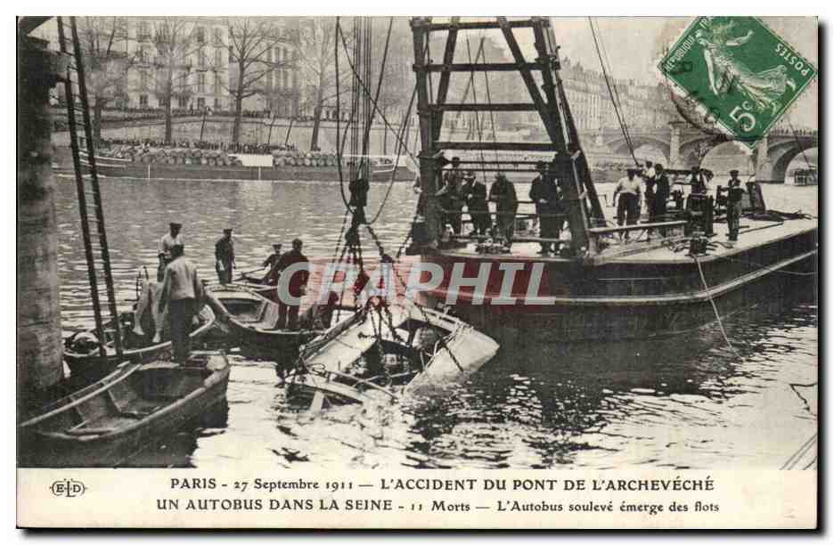 Paris CPA 27 septembre 1911 Accident du pont de l'archeveche Un autobus dans la Seine Autobus souleve emerge des flots T