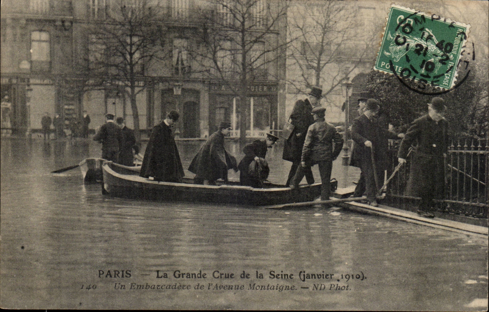 PARIJS — De Grote Vloed van de rivier de Seine (januari 1910). Een Kade van de Avenue Montaigne. — ND Fot. — N° 140