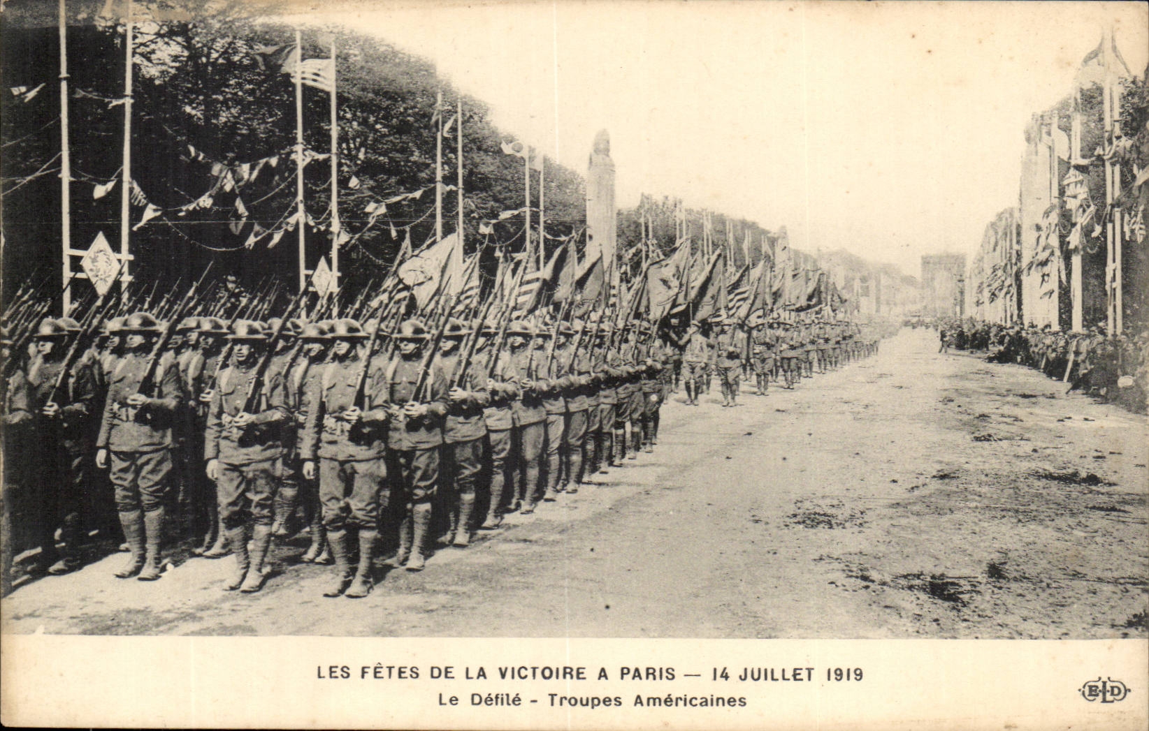 Paris CPA FEtes de la Victoire 14 juillet 1919 Le defile Troupes americaines