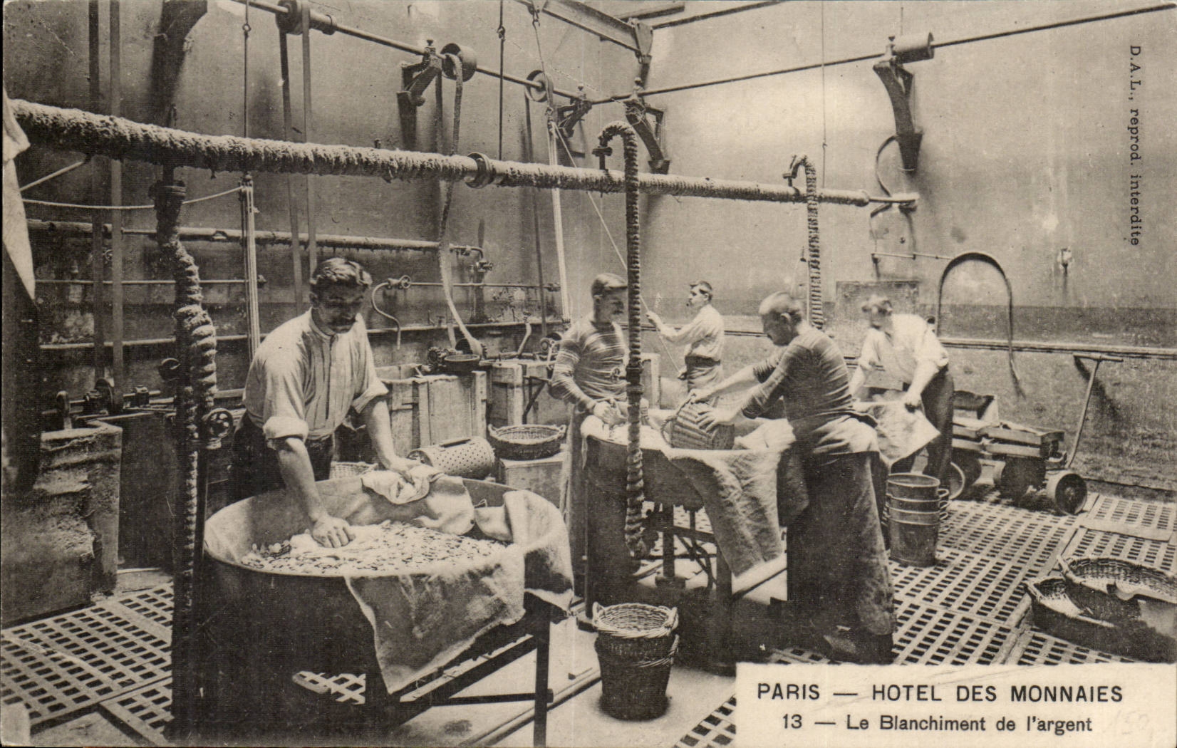 PARIS — HOTEL DES MONNAIES 13 — Le Blanchiment de l'argent