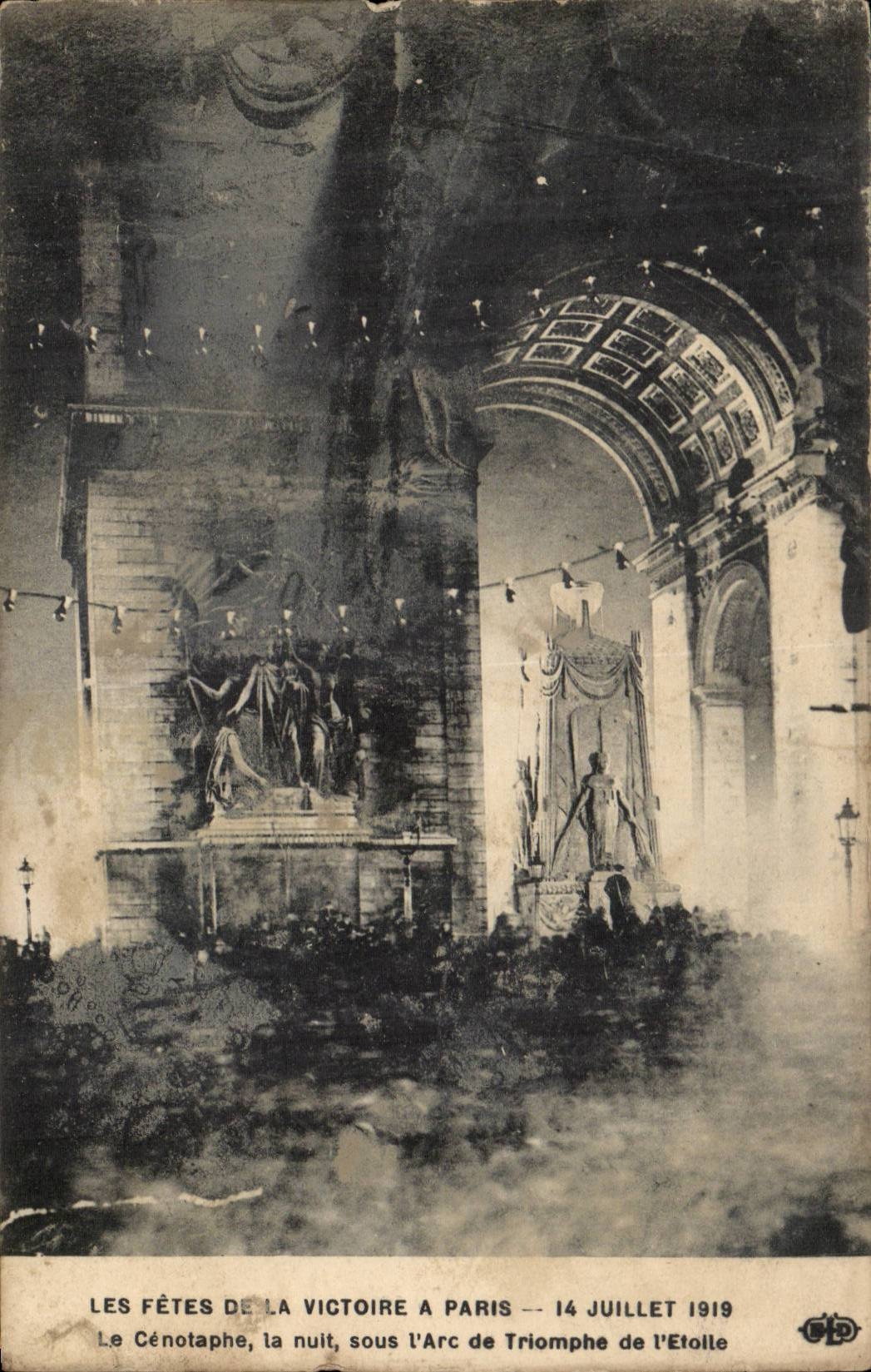 Paris CPA FEtes de la Victoire 14 juillet 1919 Cenotapge la nuit sous l'arc de triomphe de l'etoile