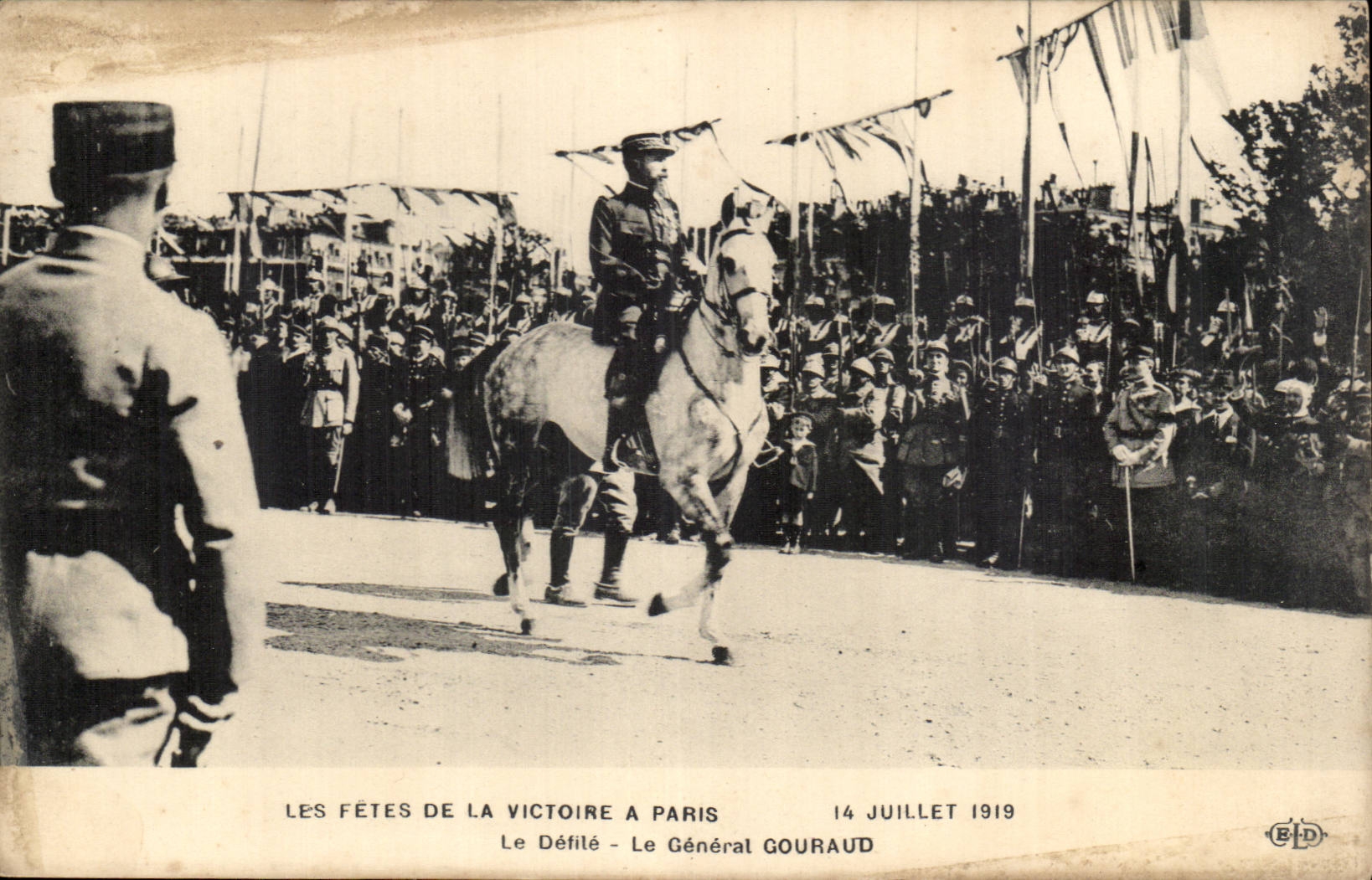 Les Fêtes de la Victoire à Paris — Le Défilé — Le Général Gouraud — Éditeur B.D.