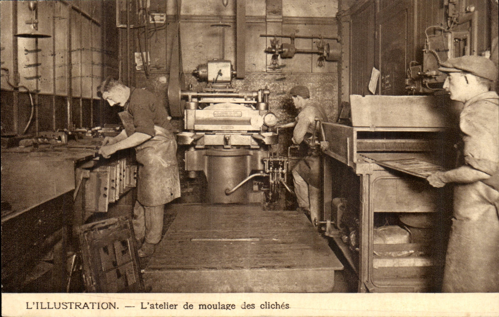 L'illustration CPA L'atelier de moulage des cliches (presse media)