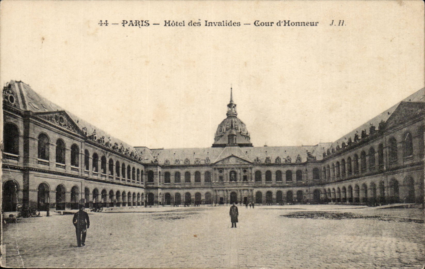 Paris CPA Hotel des Invalides Cour d'honneur