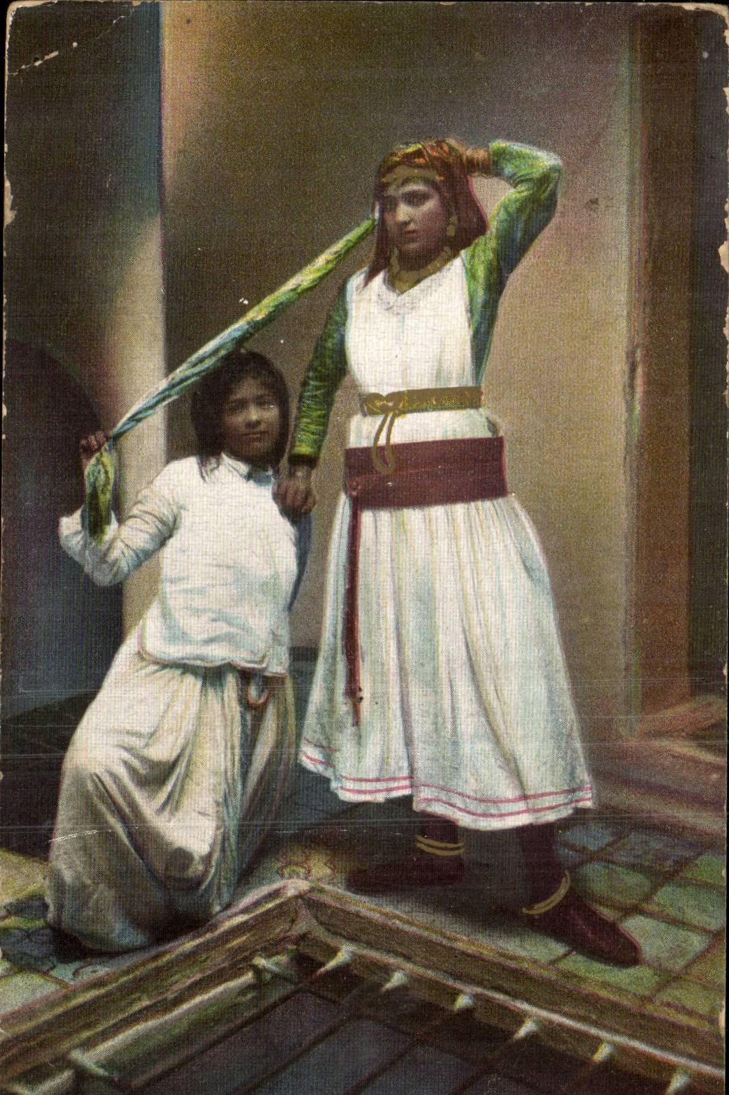 Algerie CPA Scenes et types Danseuses mauresques dans leur interieur