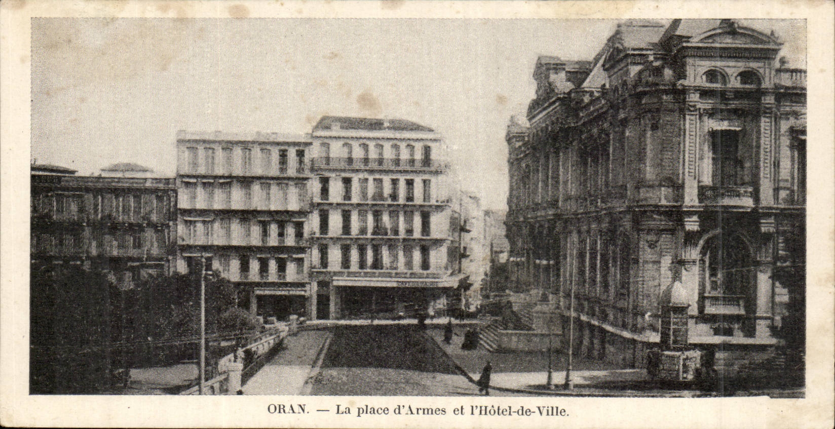 Algerie Oran CPA place d'armes et l'hotel de ville