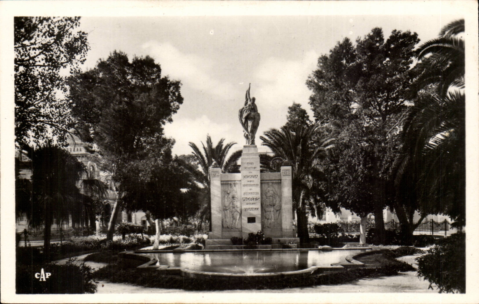 Biskra - Jardin Public et Monument aux Morts — C.A.P. (série 121)