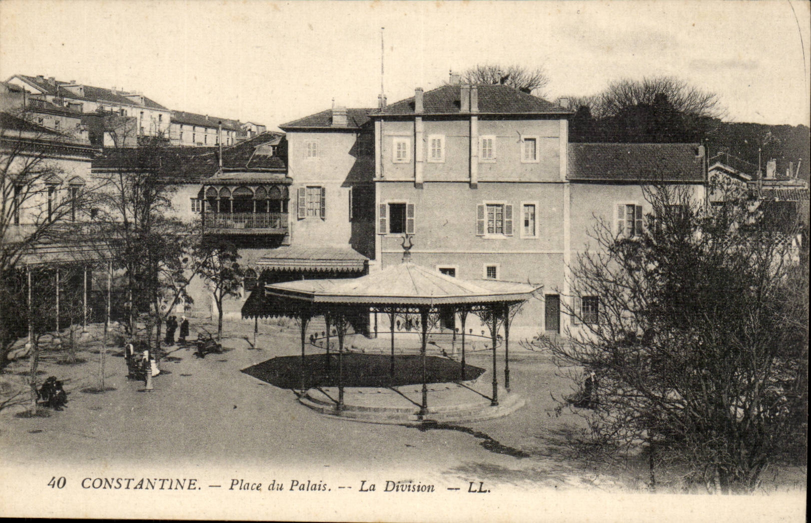 Algerie CPA Biskra Constantine Place du palais La Division