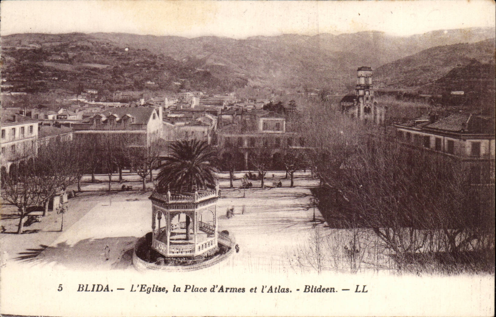 Algerie CPA Blida L'eglise La place d'armes et l'Atlas Blideen