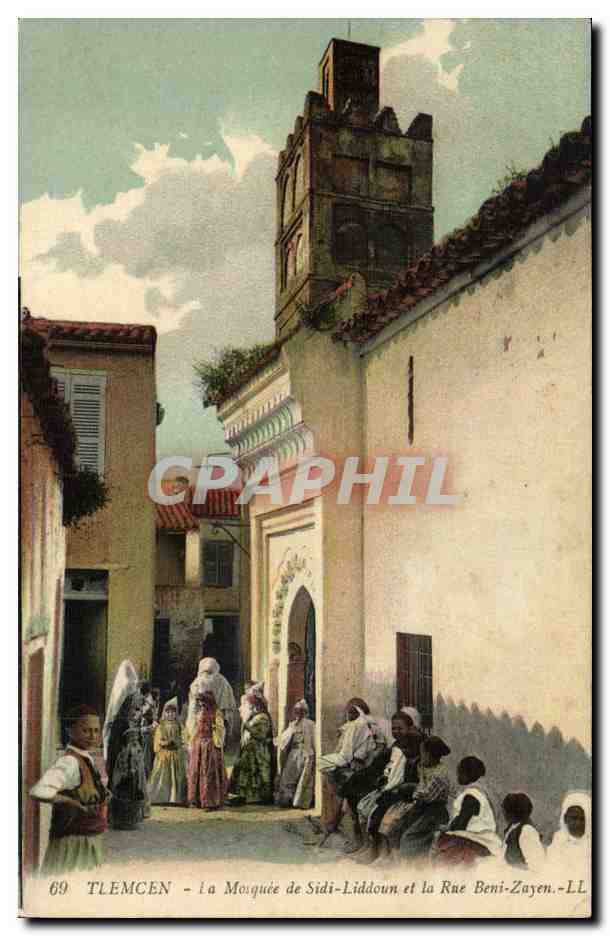 Algerie CPA Tlemcen La mosquee de Sidi Liddoun et la rue Beni Zayen
