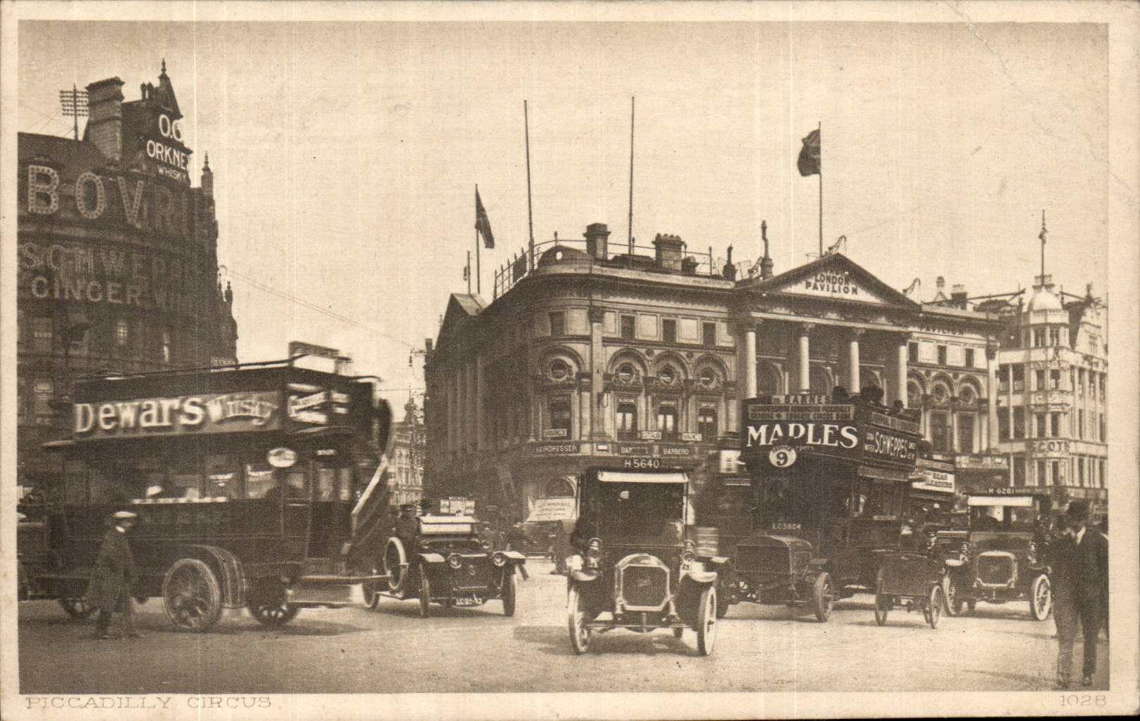 Grande Bretagne Londres London CPA Piccadilly Circus (automobile cars bus)