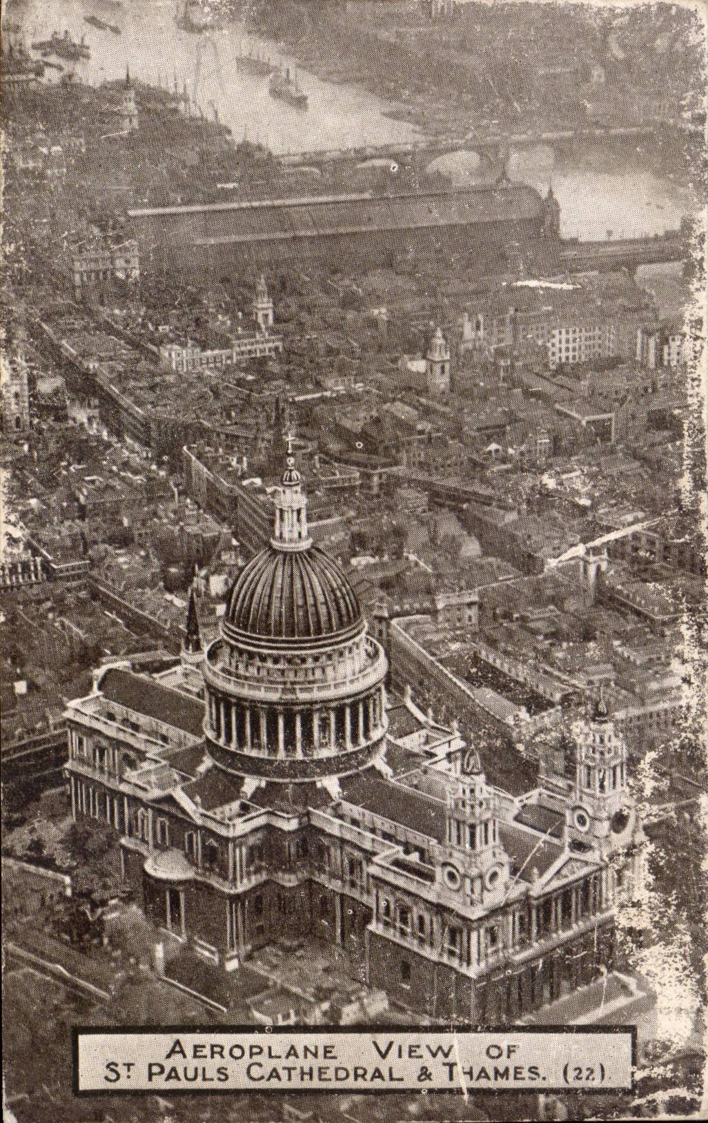 Grande Bretagne Londres london CPA Aeroplane view of St Paul's cathedral Thames 