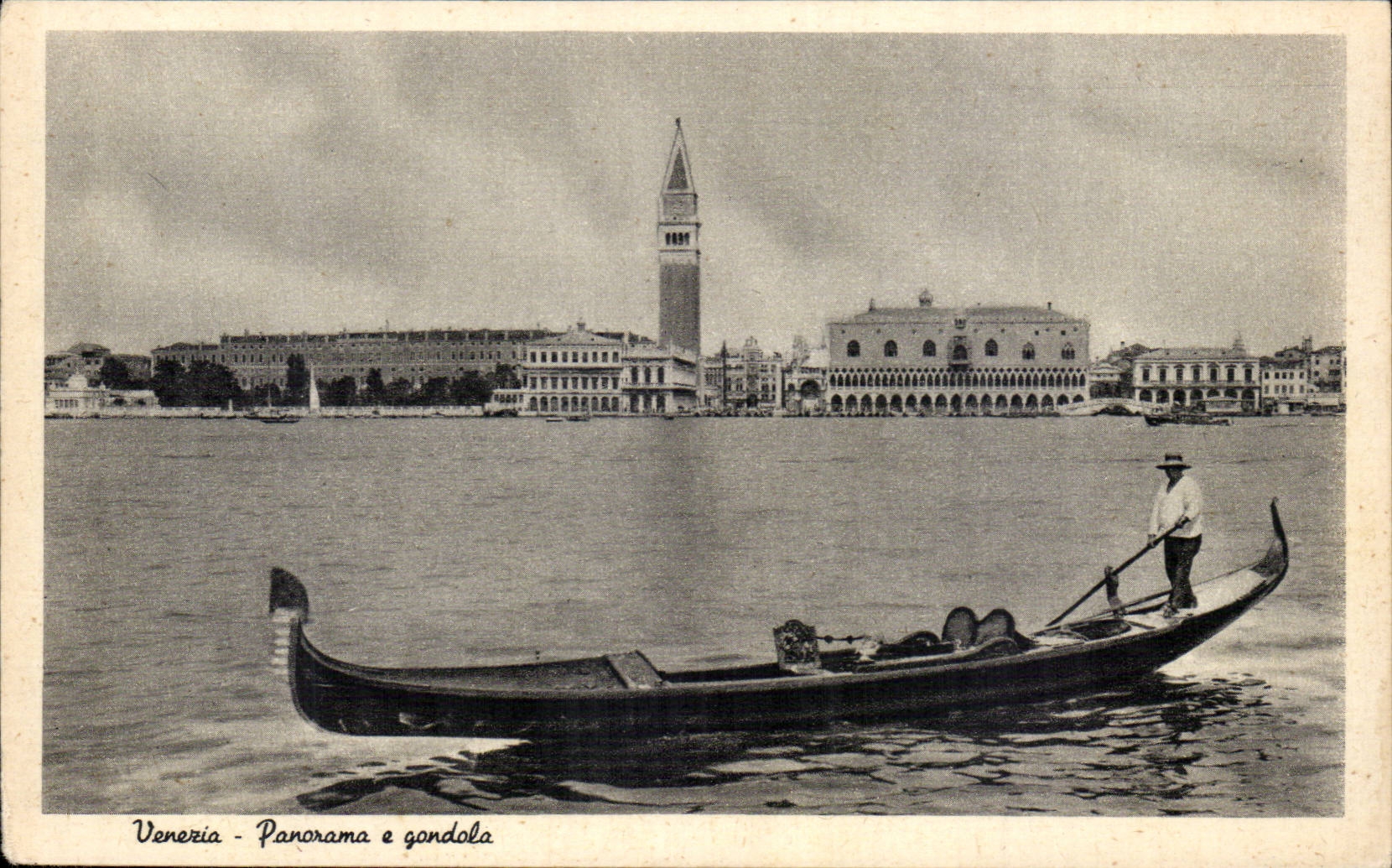 Italie Italia Venezia CPA Panoram el gondola