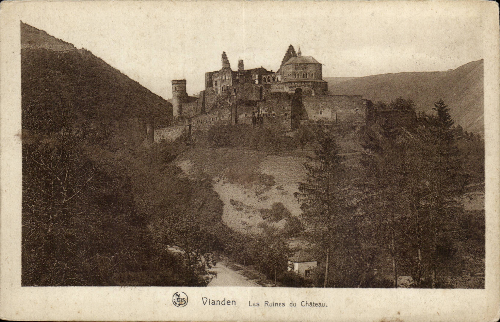 Luxembourg CPA Vianden Les ruines du chateau
