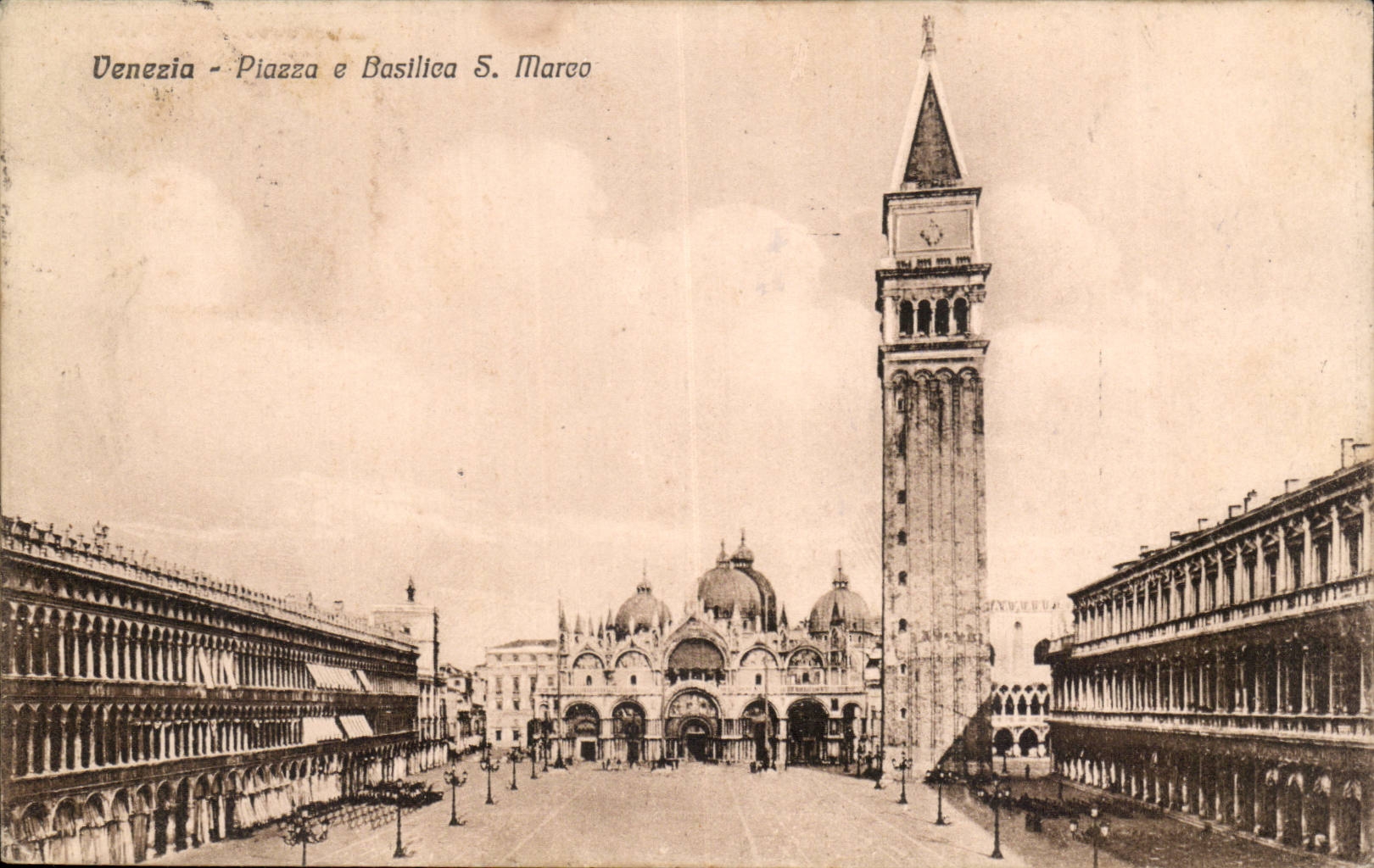 Italie Italia Venezia CPA Piazza e Basilica S Marco
