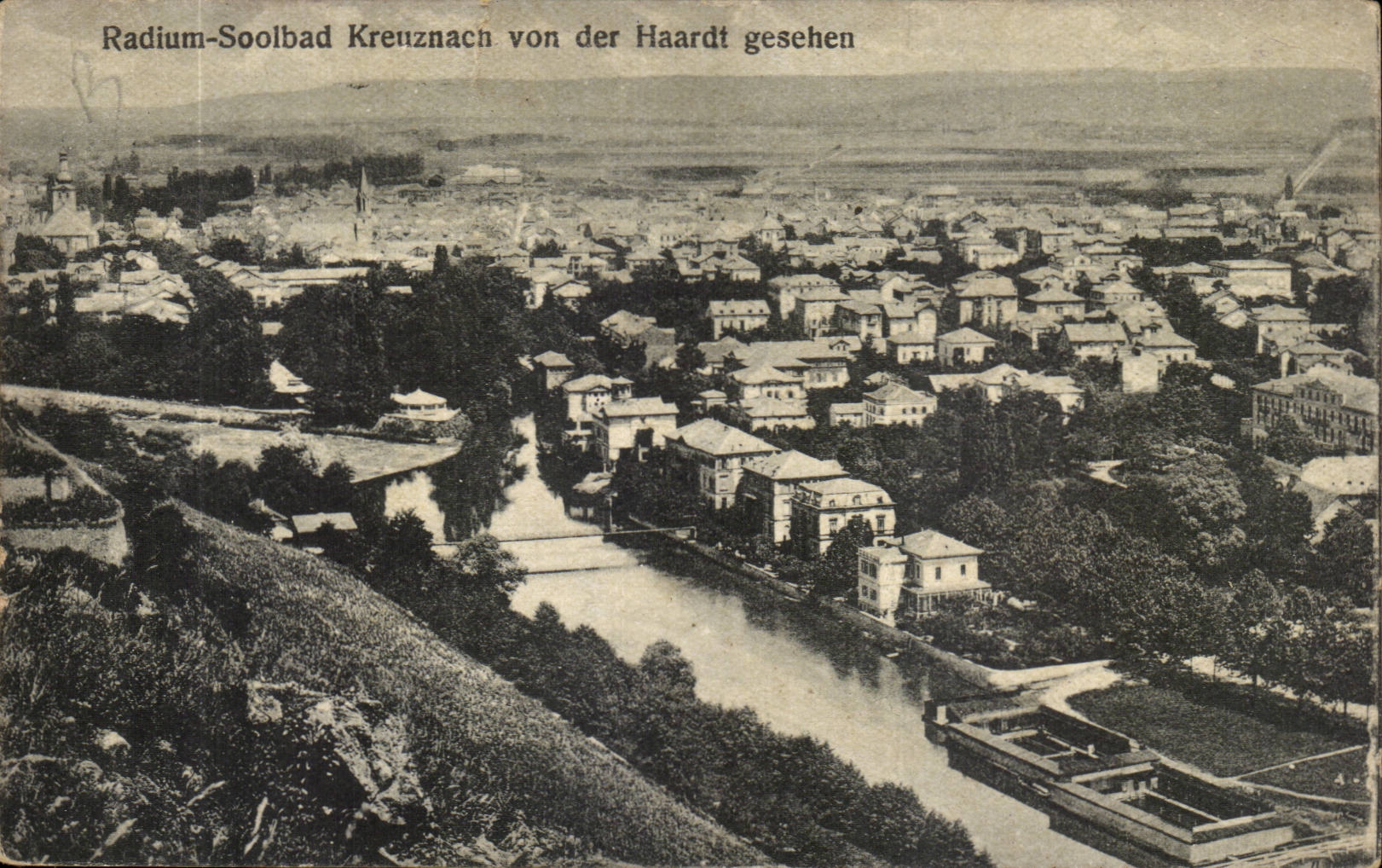 Radium-Soolbad Kreuznach von der Haardt gesehen — vue aérienne du spa et de la ville — éditeur non visible