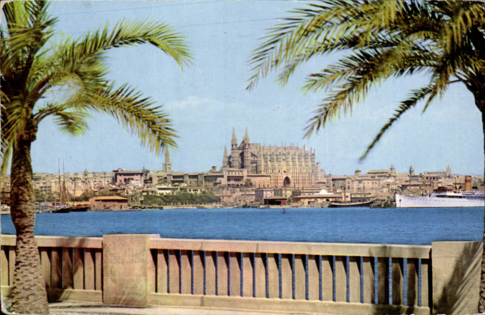 Palma de Mallorca — La Cathédrale depuis le Poseo Maritime — NEVCOLOR 123