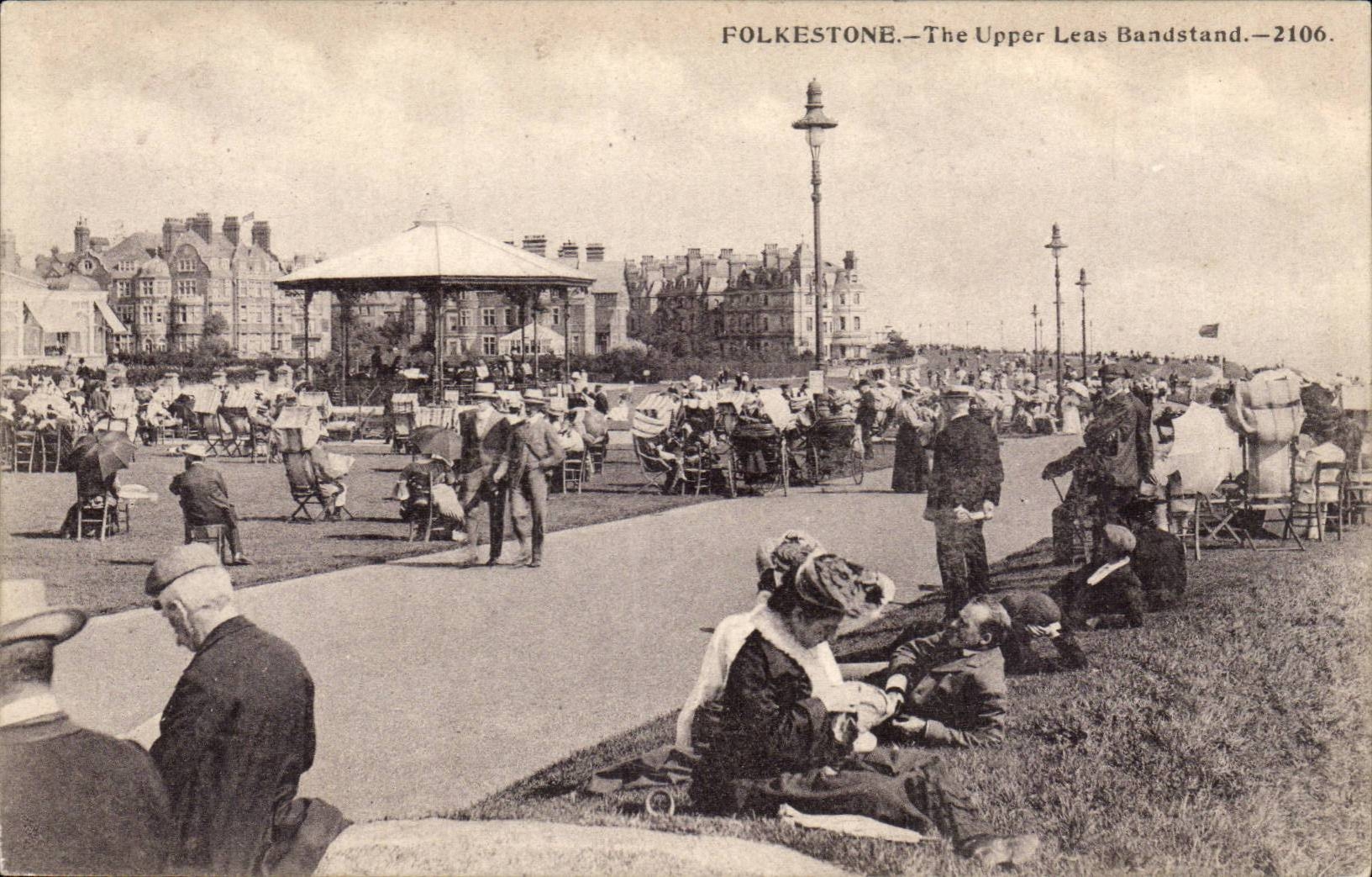 Grande Bretagne Folkestone CPA The upper Leas Bandstand