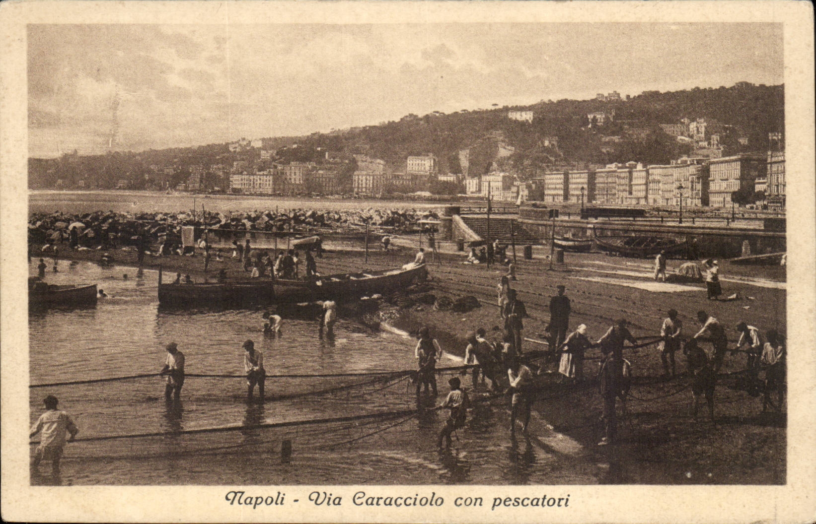 Italie Italie Napoli CPA Via Caracciolo con pescartori