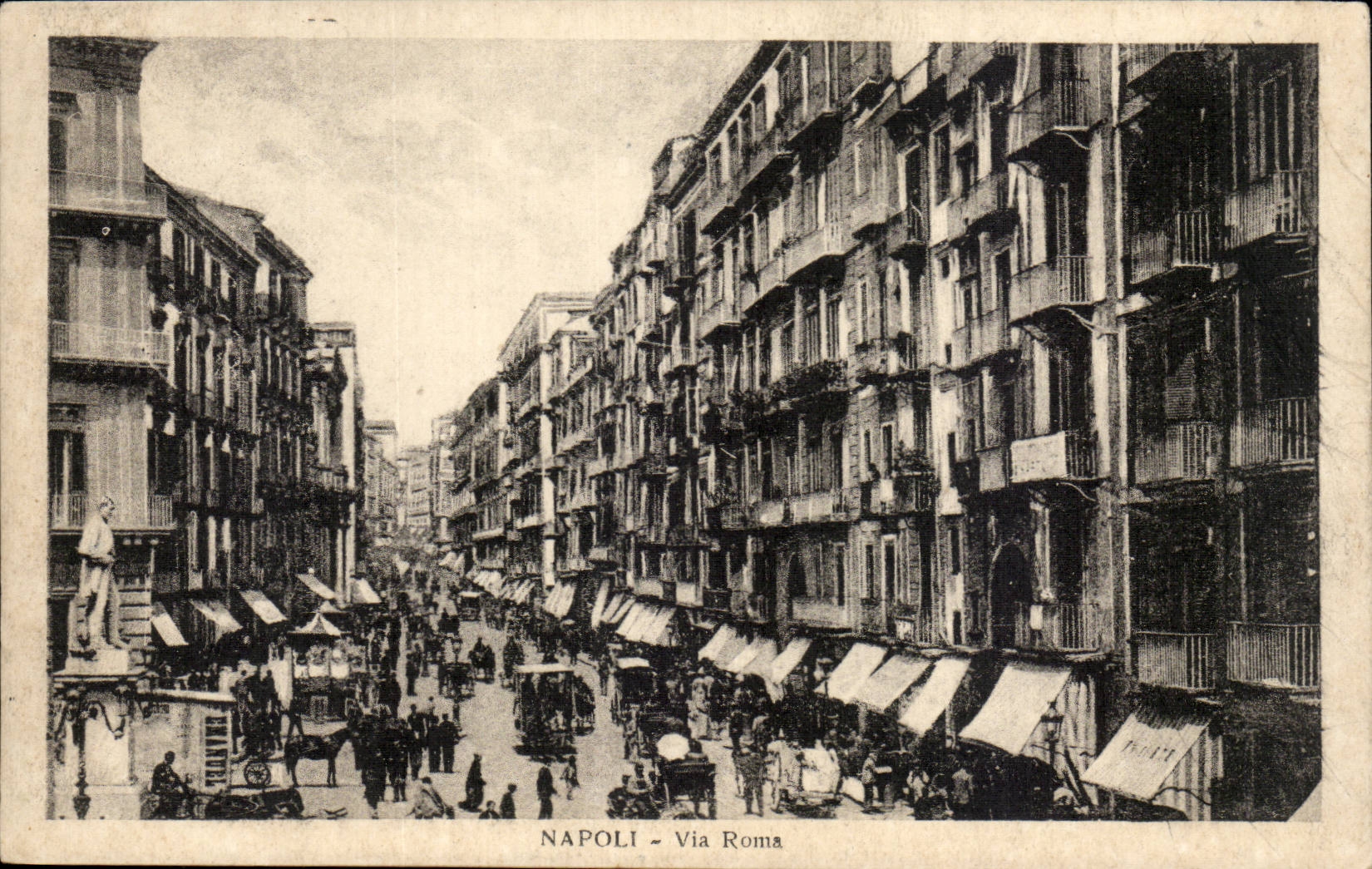 Italie Italie Napoli CPA Via Roma