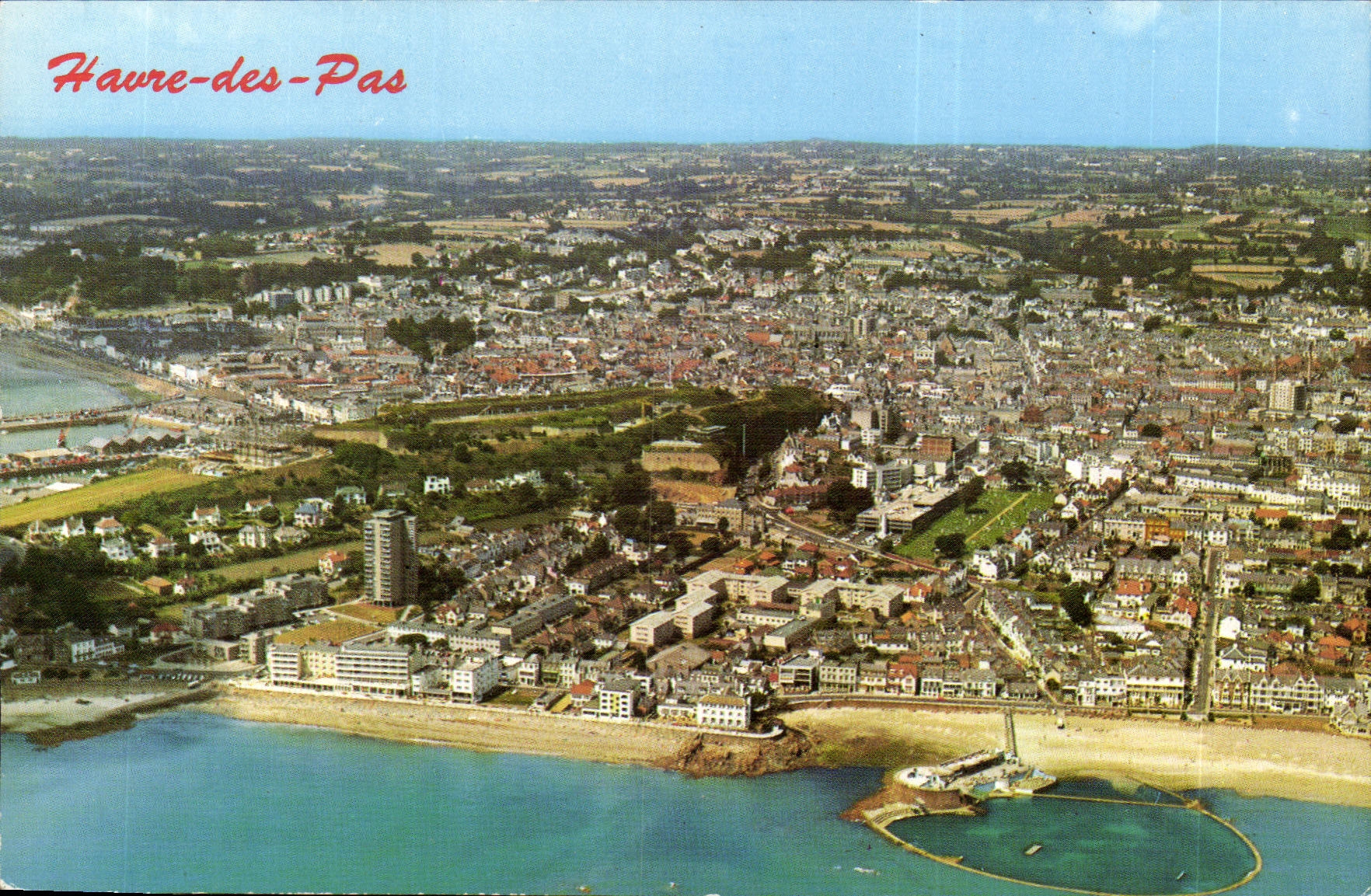 Grande Bretagne CPM Jersey Havre des Pas with St Helier in background