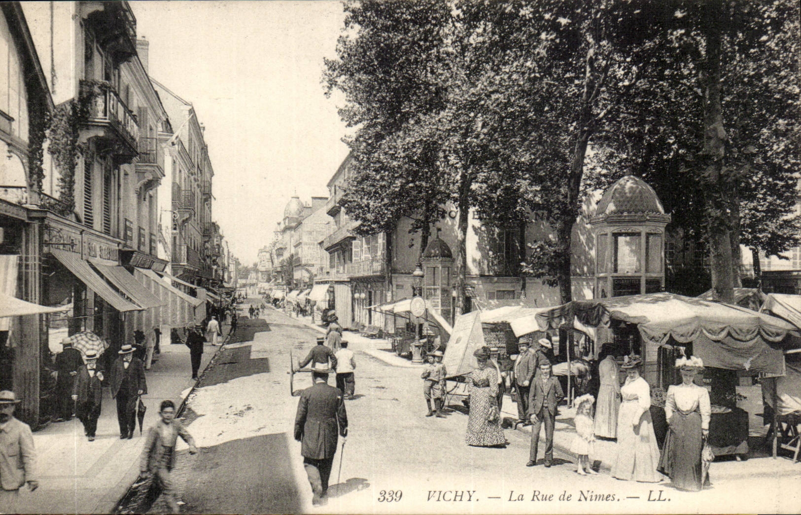 Vichy — La Rue de Nîmes — LL. — n° 339