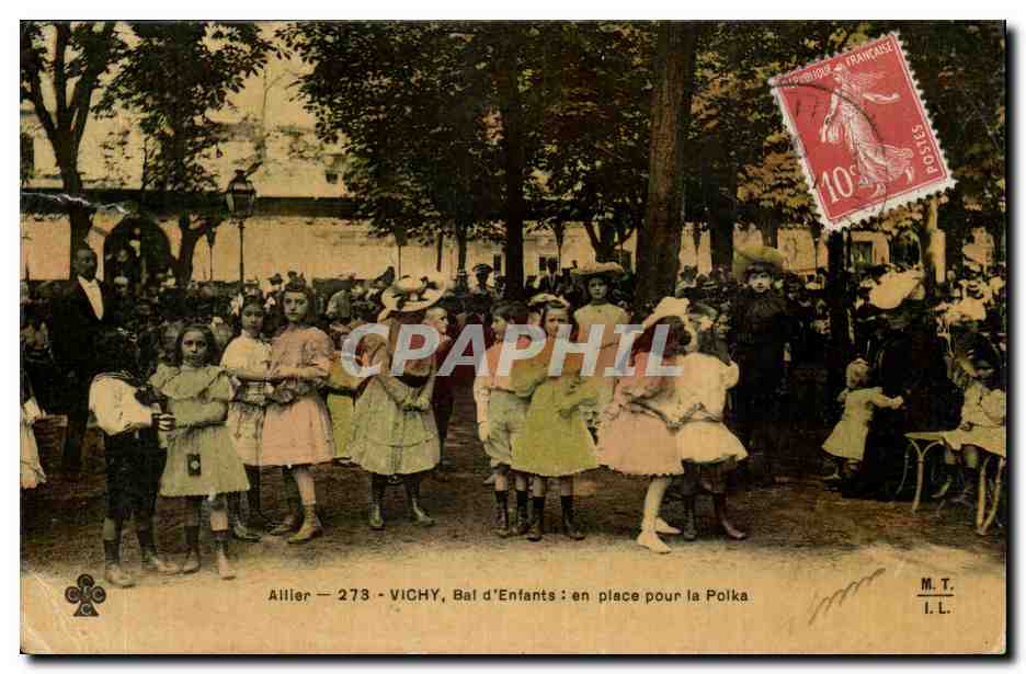 Vichy Tarjeta postal antigua Bal d'enfants en place pour la Polka