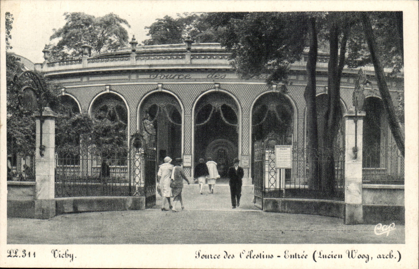 Vichy CPA Source des Clestins Entree (Lucien Woog)