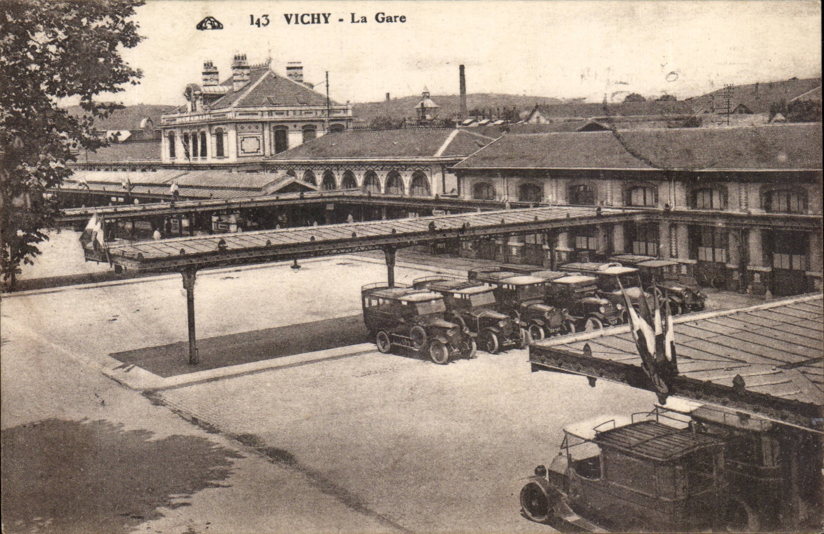 Vichy CPA La gare