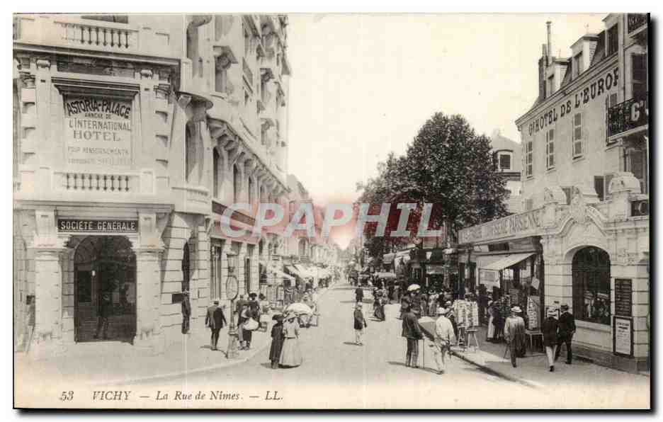 Vichy CPA La rue de Nimes (Societe Generale)