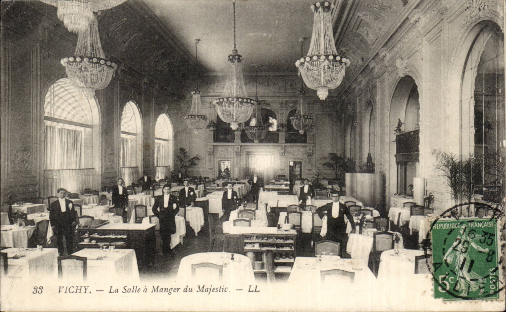 Vichy CPA La salle a manger du Majestic