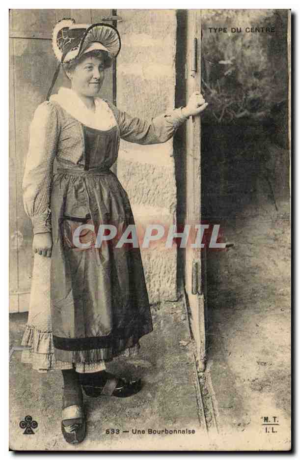 CPA Une Bourbonnaise (folklore femme)