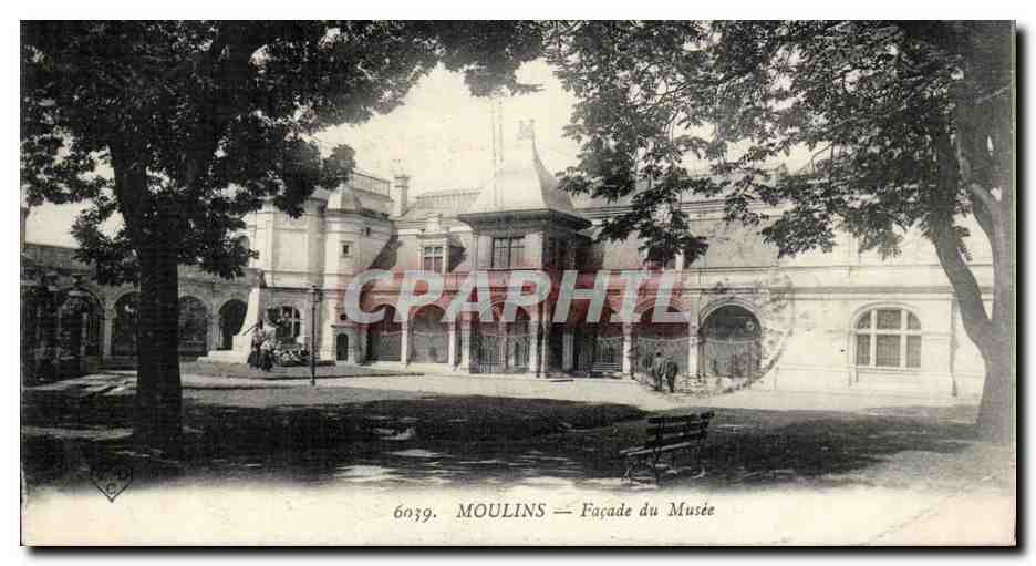 Moulins - Facade du Musee - CPA 