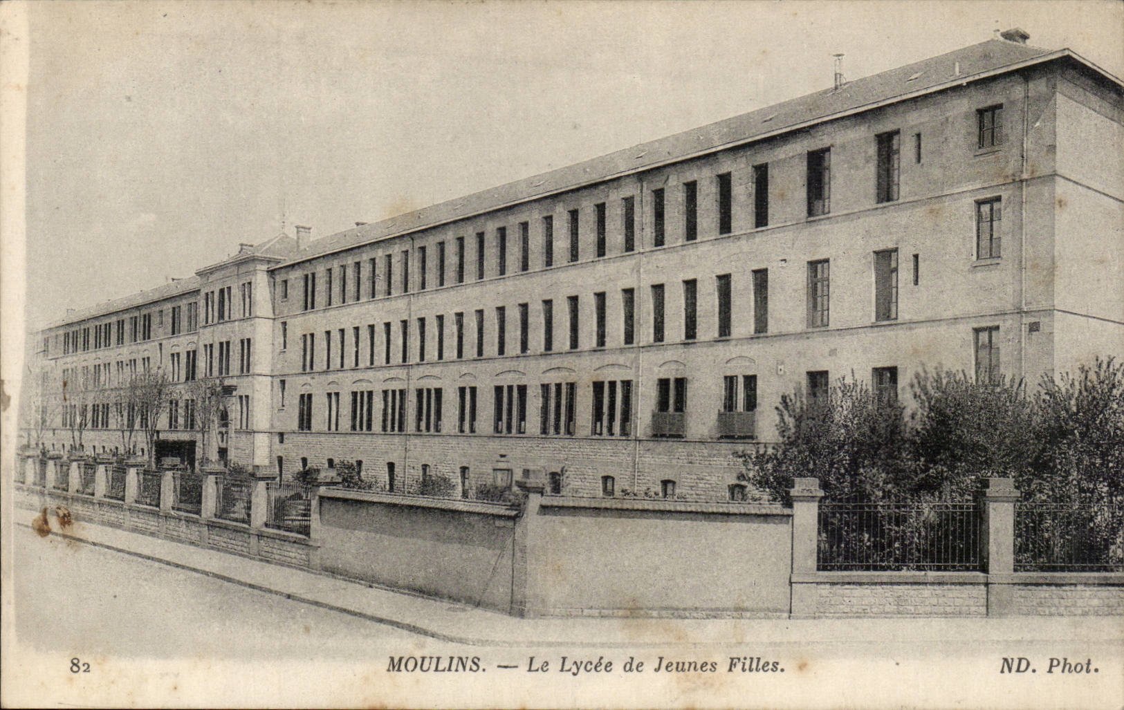 Moulins - Le Lycee de Jeunnes Filles - CPA 