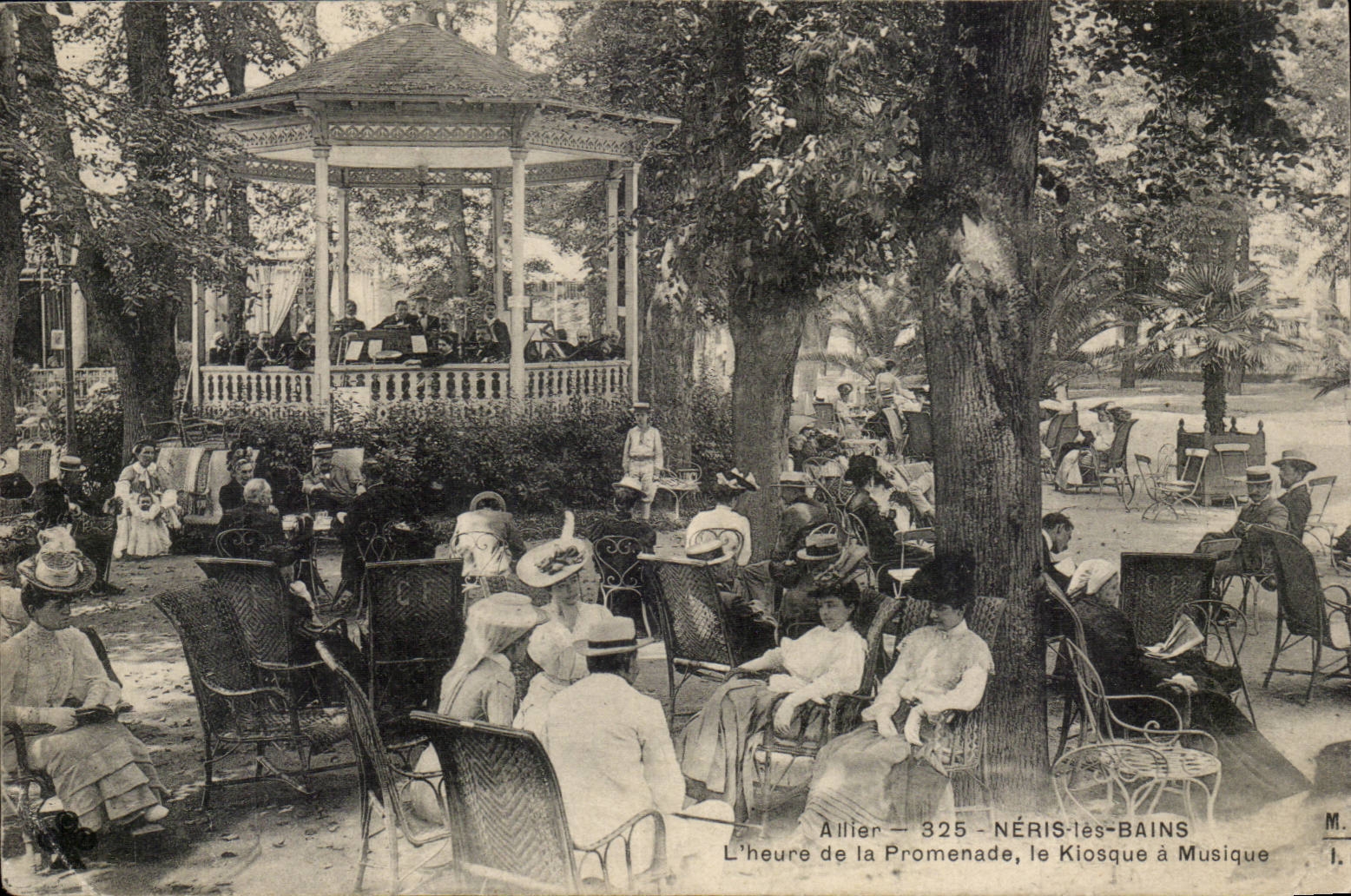Néris-les-Bains — L'heure de la Promenade, le Kiosque à Musique — Allier 325