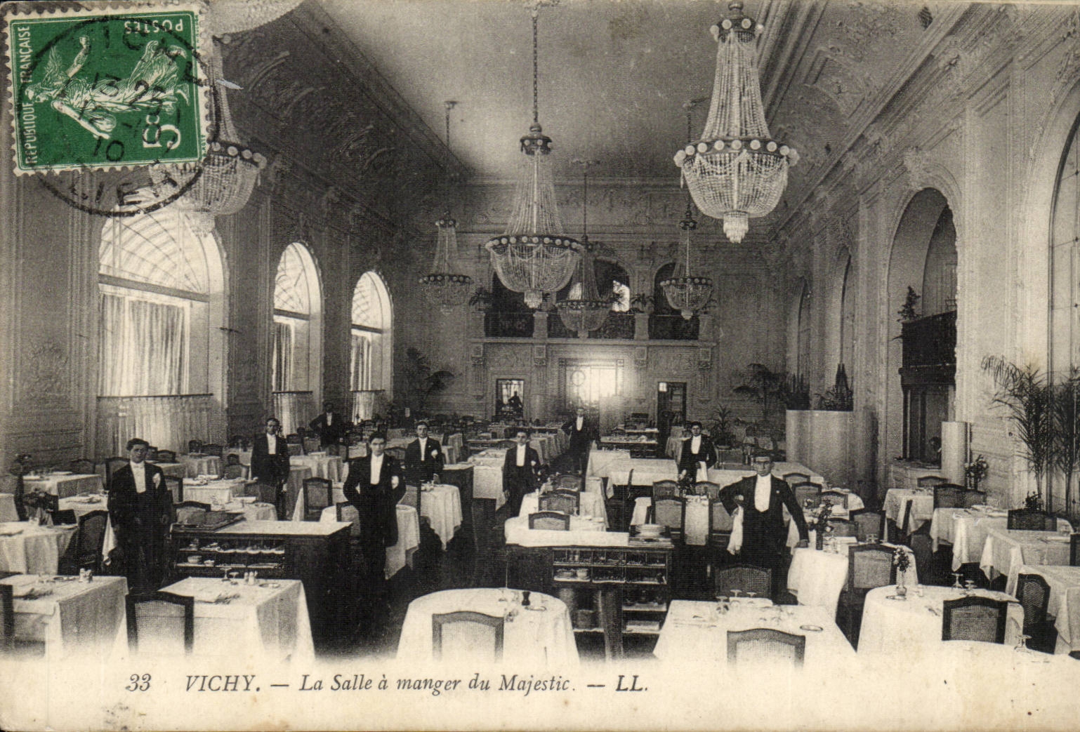 Vichy - La Salle a Manger du Majestic - CPA 