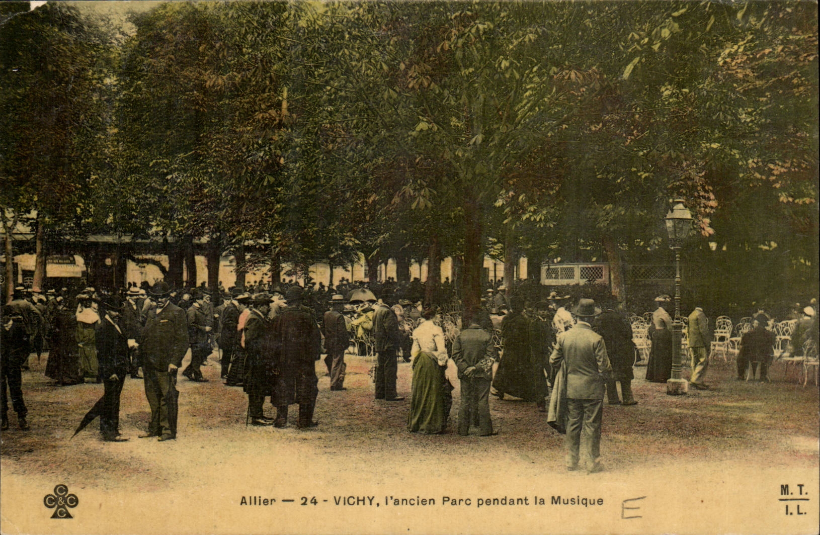 Vichy, l'ancien Parc pendant la Musique — Allier — 24 — M.T. I.L.