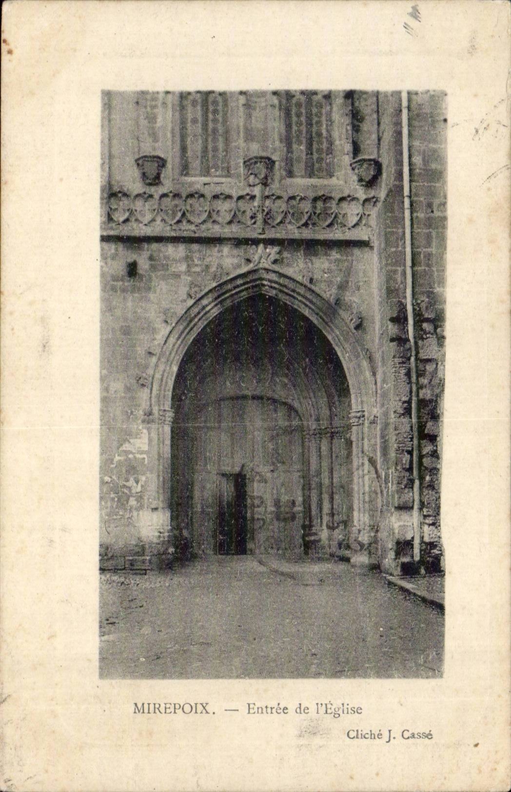 Mirepoix CPA entree de l'eglise