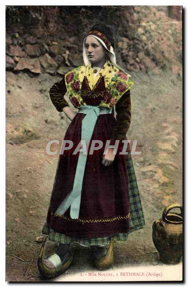 CPA Mlle Nougne a Bethmale (folklore costume)
