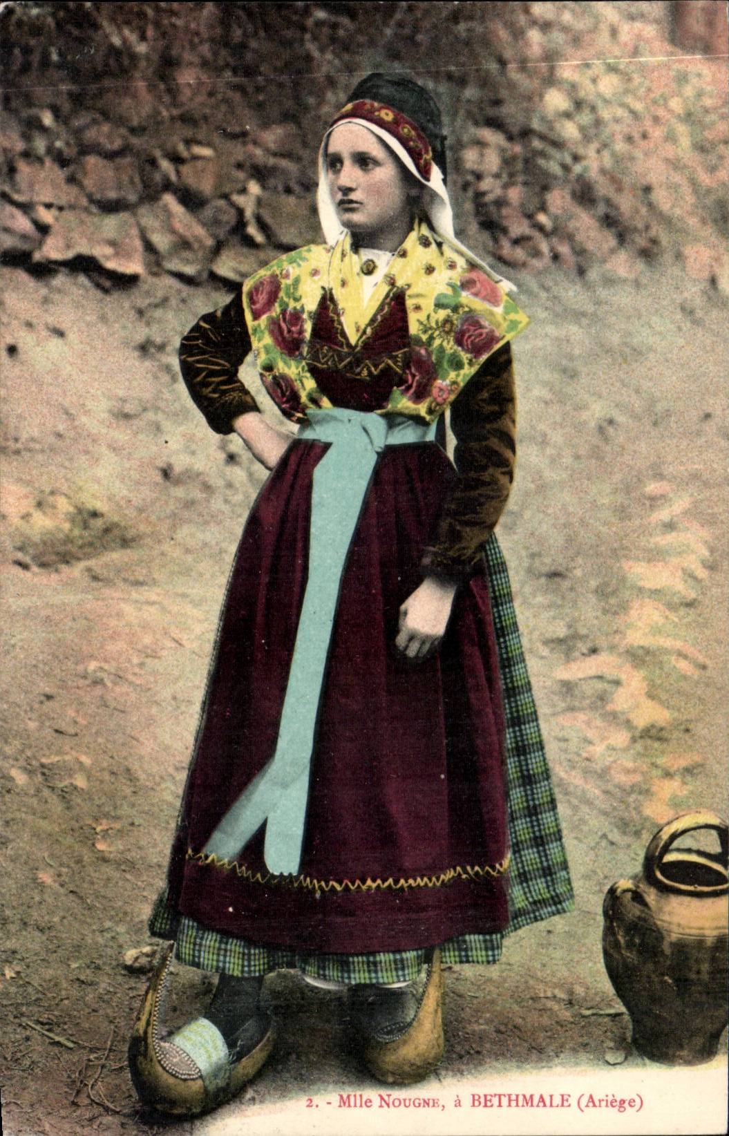 Mille Nougne, à BETHMALE (Ariège) — jeune femme en costume traditionnel — éditeur non identifié, n° 2