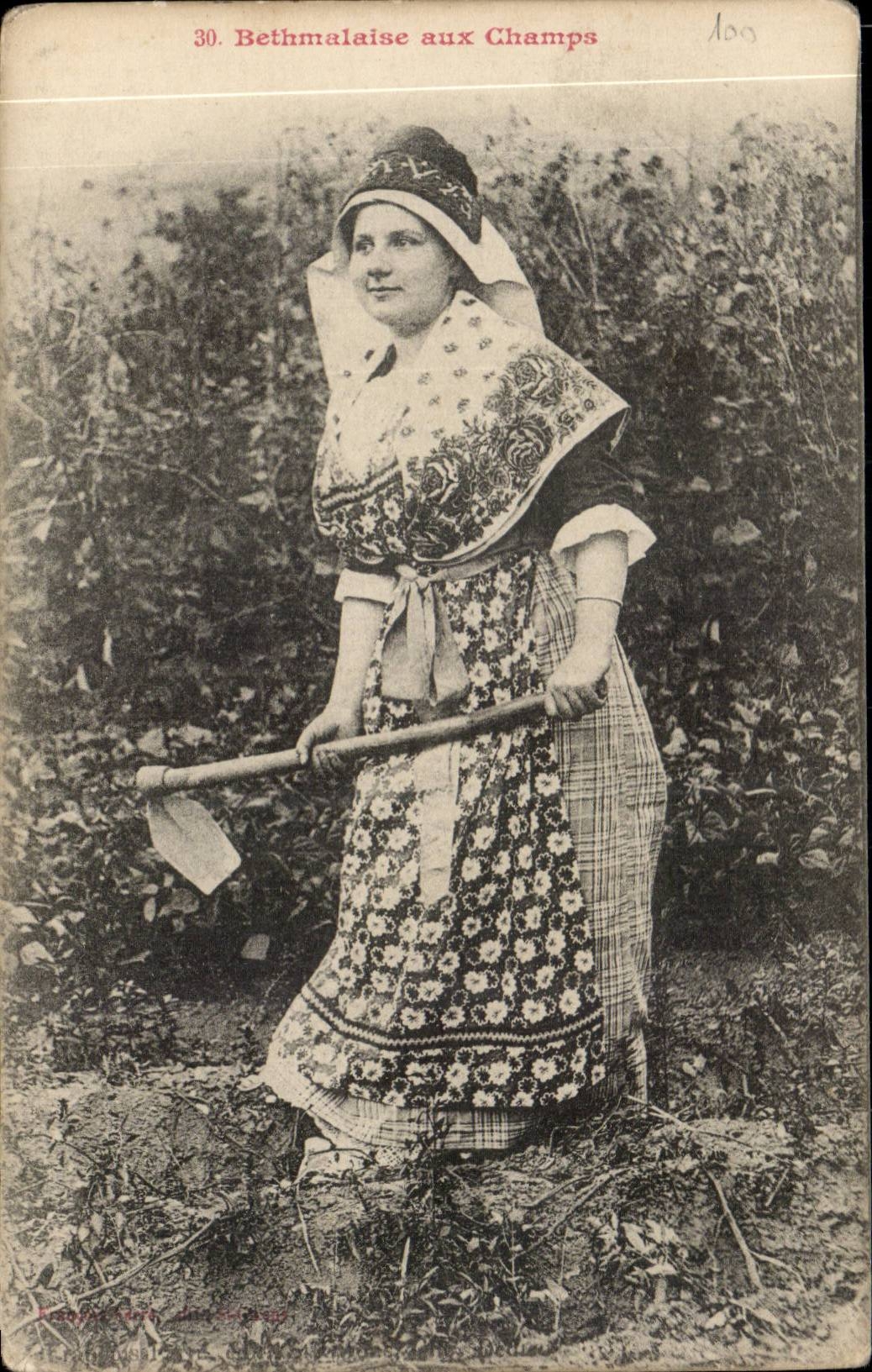 Ariege CPA Bethmalaise aux champs (folklore costume)