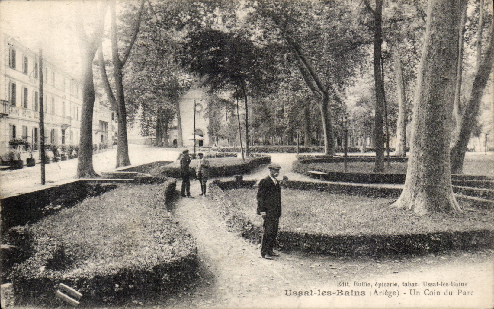 Ussat les Bains CPA Un coin du parc