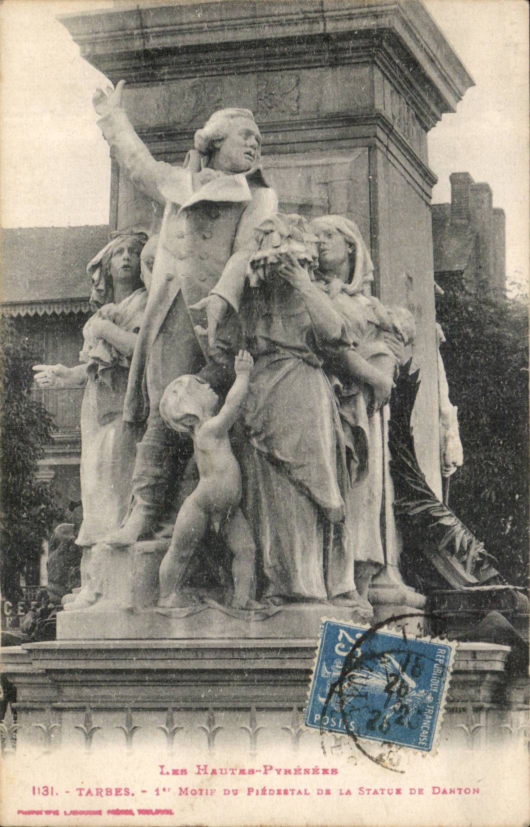 Tarbes CPA Motif du peidestral de la statue de Danton