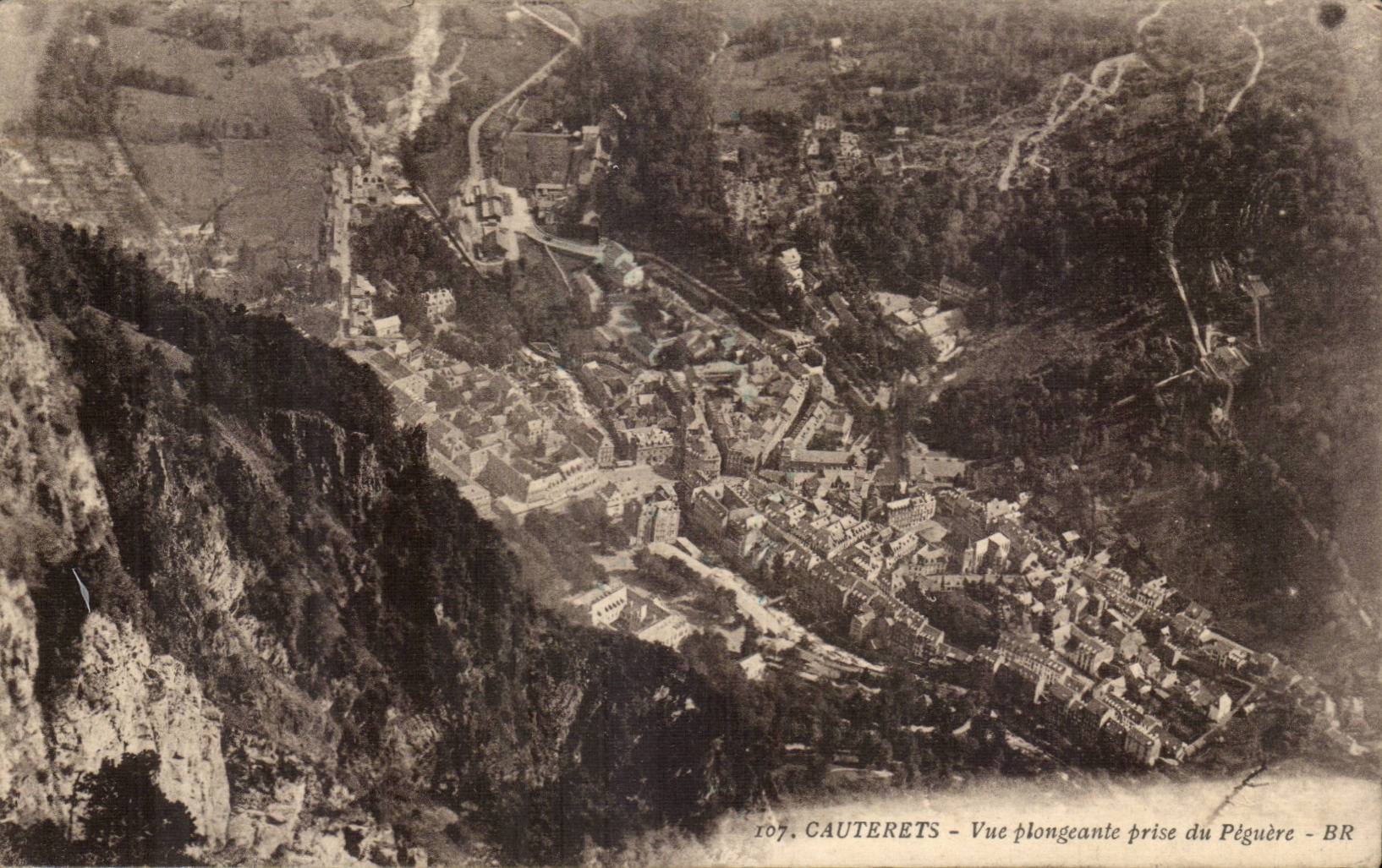 CAuterets CPA Vue plongeante prise du Peguere