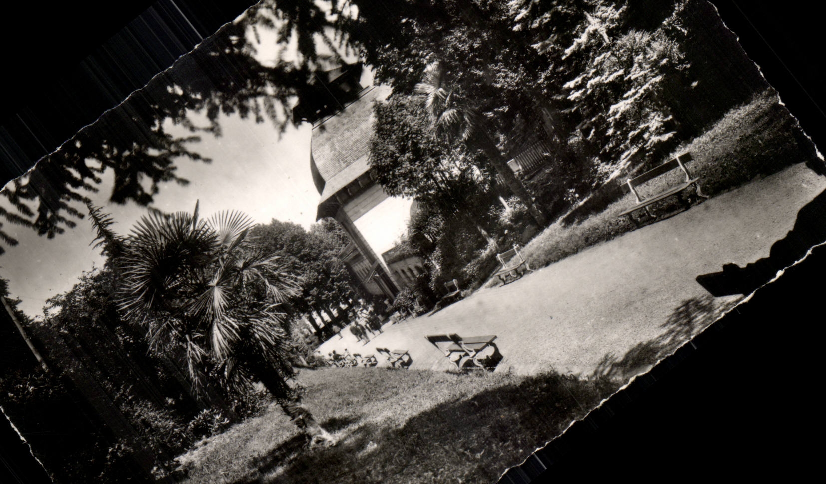 Capvern-les-Bains — Le jardin public, la buvette de l'établissement thermal — Éditions JOVE, Pau