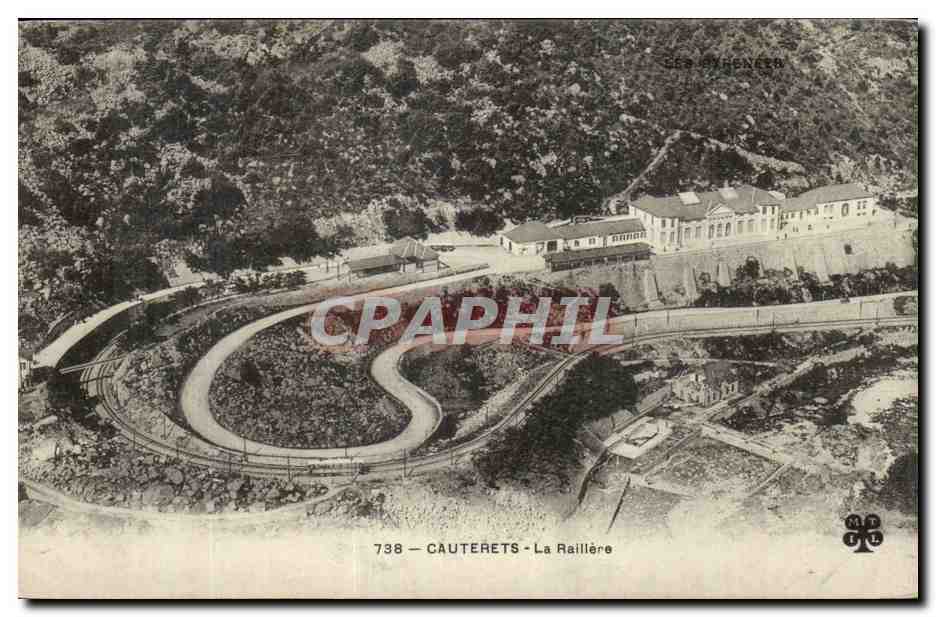 Cauterets - La Raillière — luftige Ansicht der Serpentinenstraße und des Gebäudes