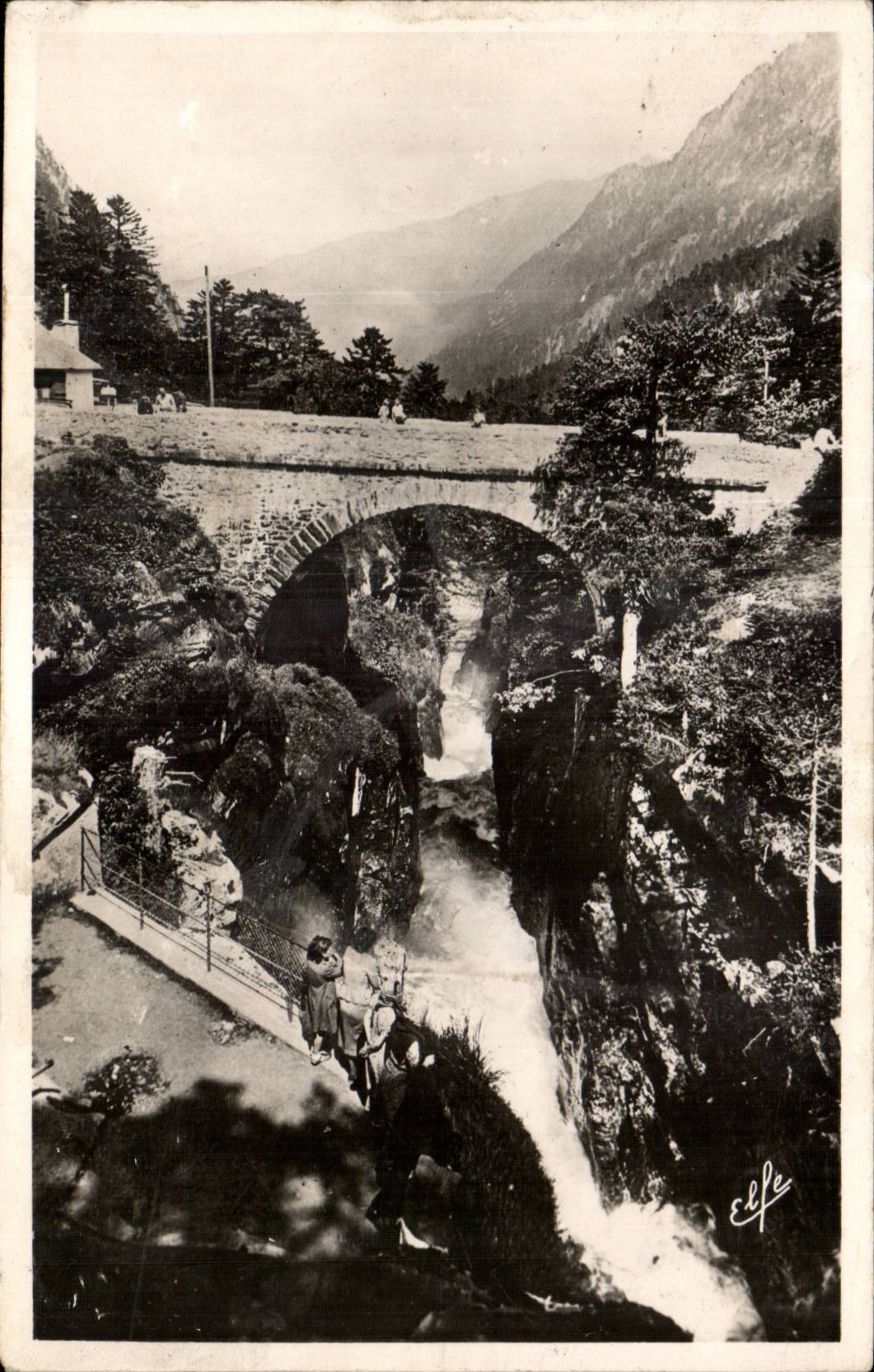 Pont de la Cascade — Élèves — Éditeur Elfe